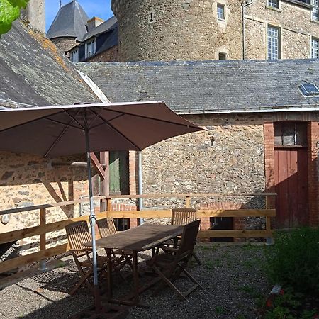Charming Detached 2 Bedroom Ancient House In Medieval Quarter Of A Small Town In The Pays De La Loire, France Sille-le-Guillaume Bagian luar foto
