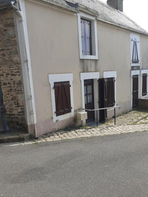 Charming Detached 2 Bedroom Ancient House In Medieval Quarter Of A Small Town In The Pays De La Loire, France Sille-le-Guillaume Bagian luar foto