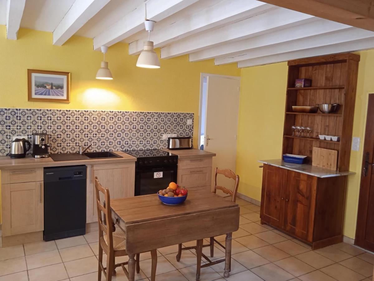 Charming Detached 2 Bedroom Ancient House In Medieval Quarter Of A Small Town In The Pays De La Loire, France Sille-le-Guillaume Bagian luar foto