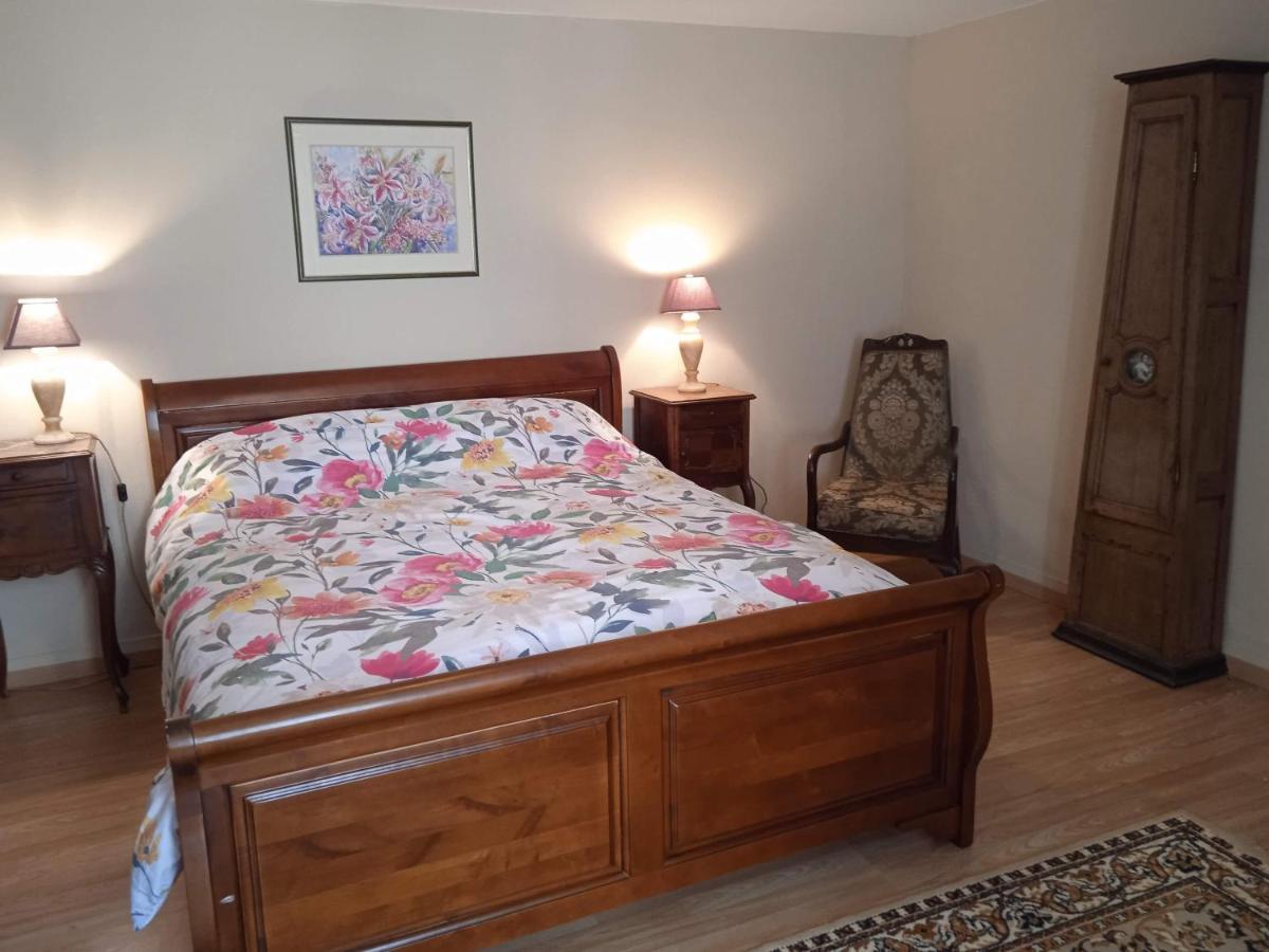 Charming Detached 2 Bedroom Ancient House In Medieval Quarter Of A Small Town In The Pays De La Loire, France Sille-le-Guillaume Bagian luar foto