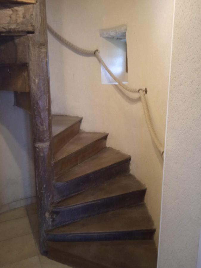Charming Detached 2 Bedroom Ancient House In Medieval Quarter Of A Small Town In The Pays De La Loire, France Sille-le-Guillaume Bagian luar foto