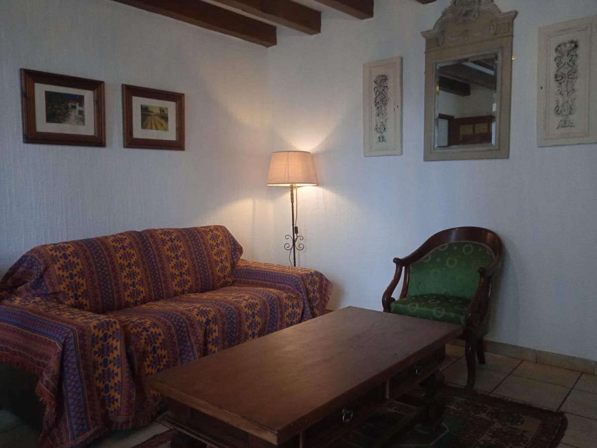 Charming Detached 2 Bedroom Ancient House In Medieval Quarter Of A Small Town In The Pays De La Loire, France Sille-le-Guillaume Bagian luar foto