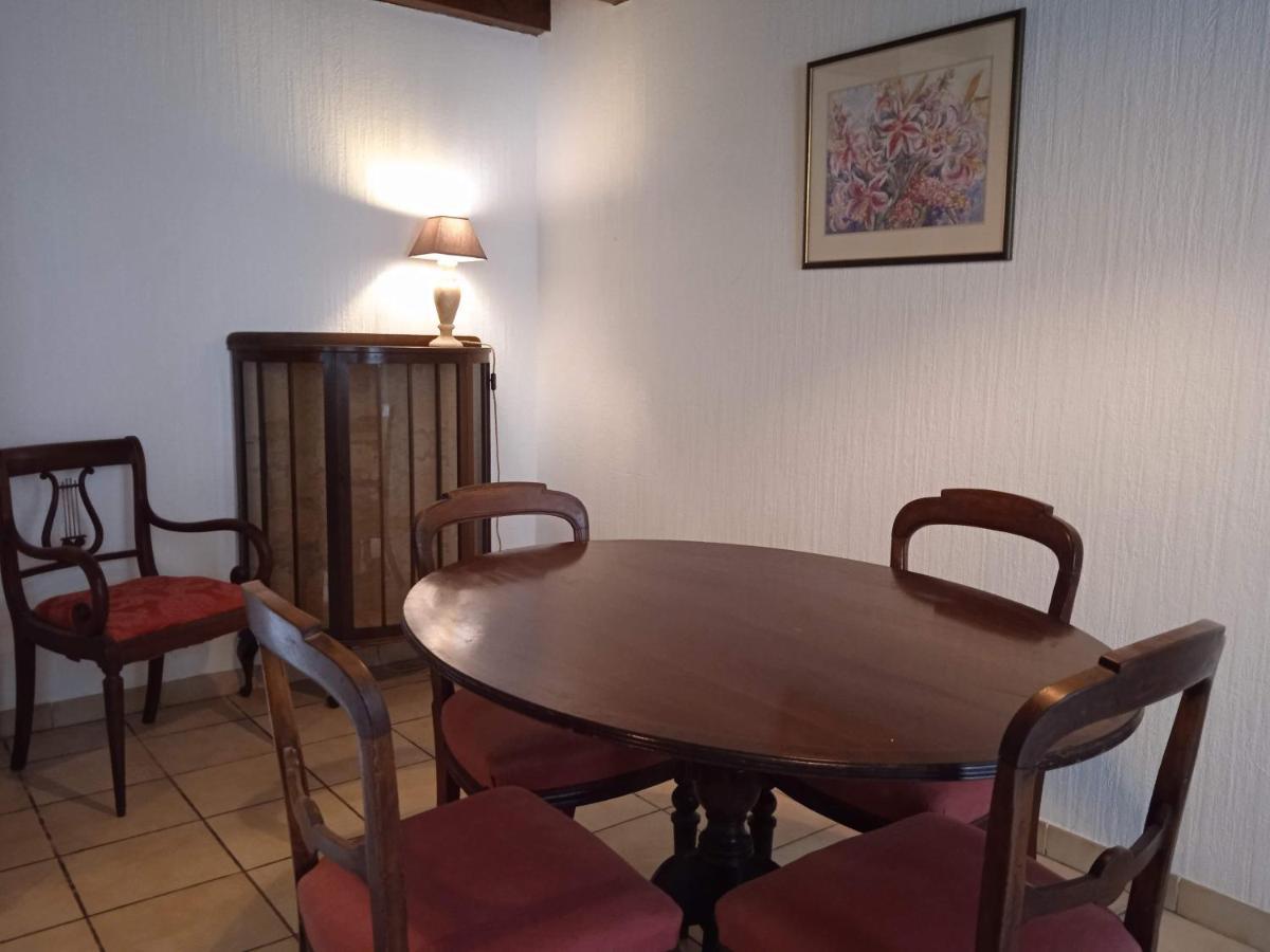 Charming Detached 2 Bedroom Ancient House In Medieval Quarter Of A Small Town In The Pays De La Loire, France Sille-le-Guillaume Bagian luar foto