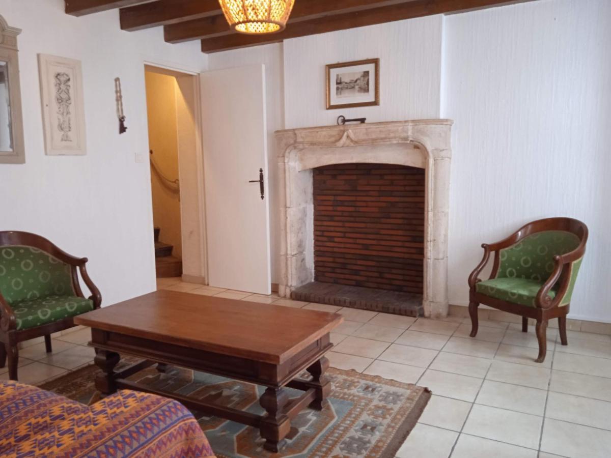 Charming Detached 2 Bedroom Ancient House In Medieval Quarter Of A Small Town In The Pays De La Loire, France Sille-le-Guillaume Bagian luar foto