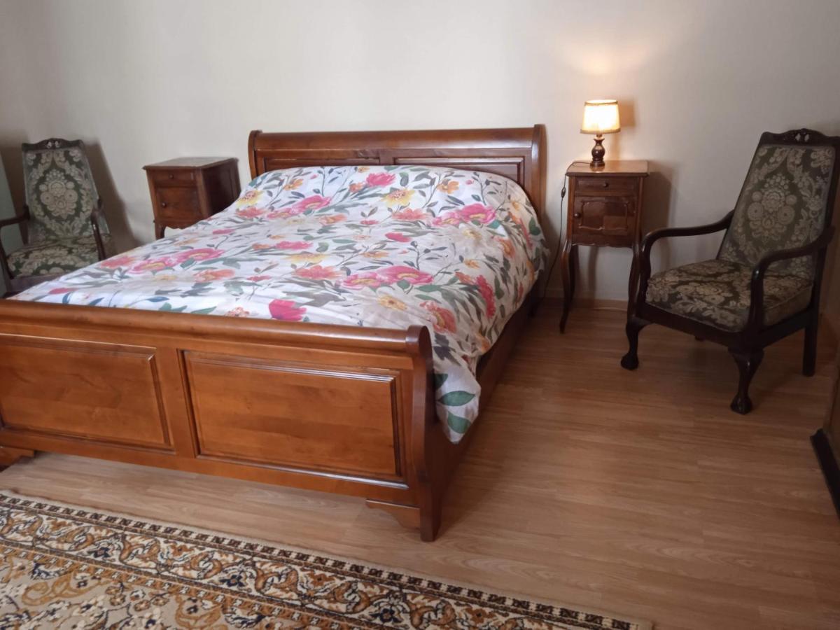 Charming Detached 2 Bedroom Ancient House In Medieval Quarter Of A Small Town In The Pays De La Loire, France Sille-le-Guillaume Bagian luar foto